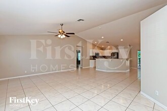 644 Dauphine Ave S in Lehigh Acres, FL - Foto de edificio - Building Photo