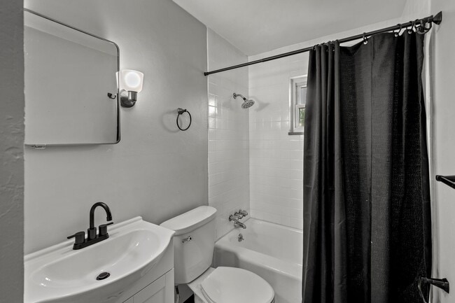 2727 Versailles Ave in McKeesport, PA - Building Photo - Building Photo