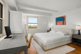 160 Central Park S in New York, NY - Building Photo - Building Photo