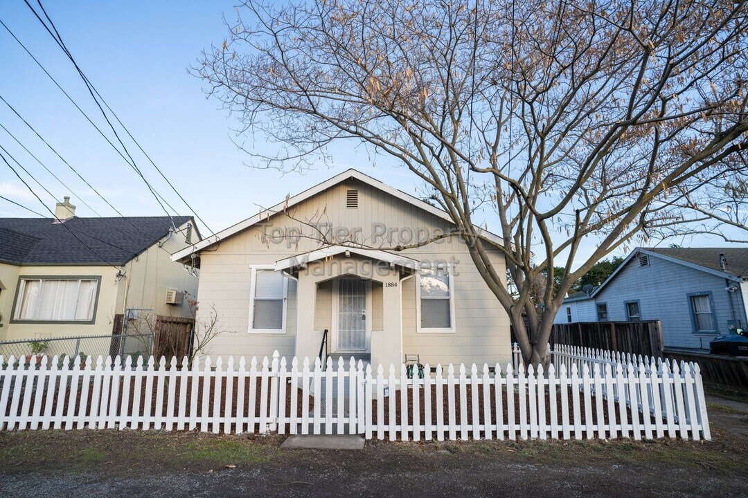 1884 N 5th St in Concord, CA - Building Photo
