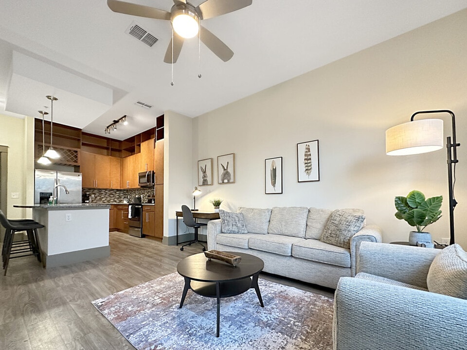 1701 N Lois Ave in Tampa, FL - Building Photo