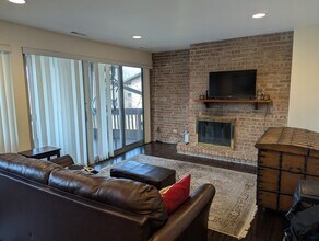 5529 E Lake Dr in Lisle, IL - Building Photo - Building Photo