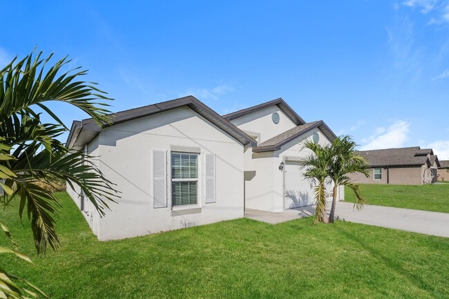 187 Blackstone Dr in Ft. Myers, FL - Building Photo - Building Photo