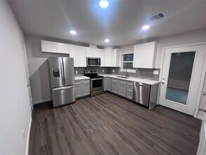 15542 Towerwood Dr in Conroe, TX - Building Photo - Building Photo