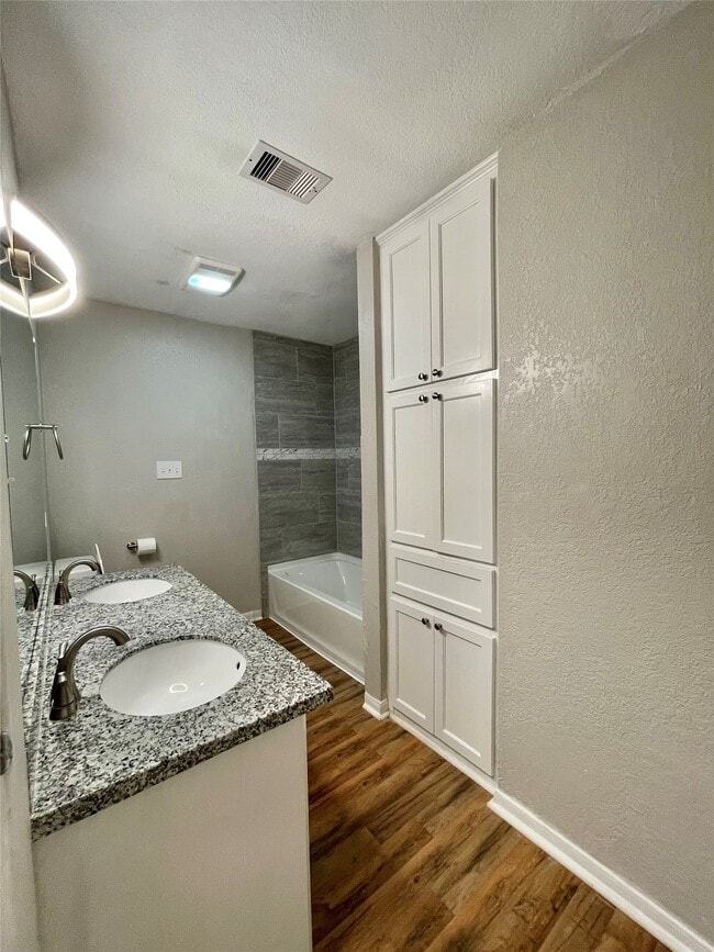 property at 809 Manor Dr