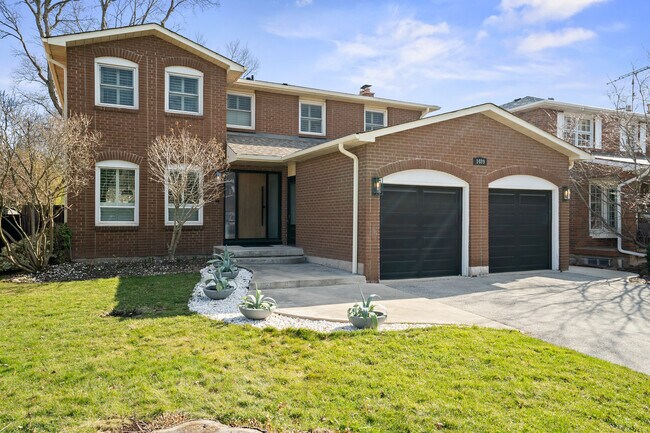 1489 Jasmine Crescent in Oakville, ON - Building Photo - Building Photo
