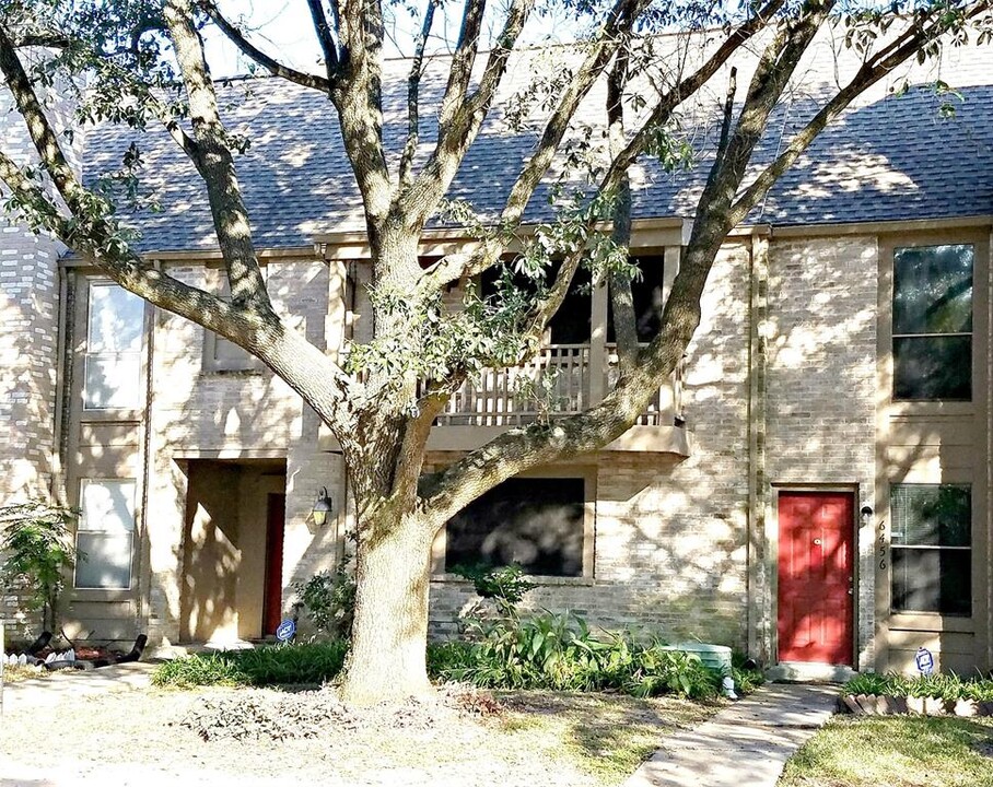 6458 Kentwick Dr in Houston, TX - Building Photo