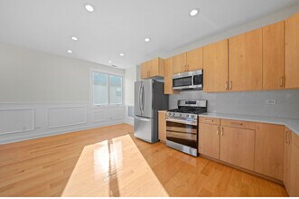 2811 W Jackson Blvd, Unit 3 in Chicago, IL - Foto de edificio - Building Photo
