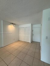 9350 Fontainebleau Blvd in Miami, FL - Building Photo - Building Photo