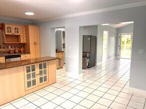 1575 W 53rd St in Hialeah, FL - Building Photo - Building Photo
