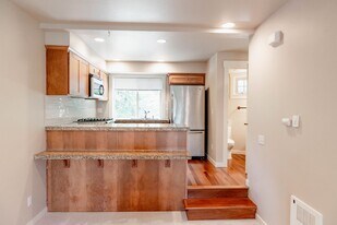 10700 24th Ave NE in Seattle, WA - Building Photo