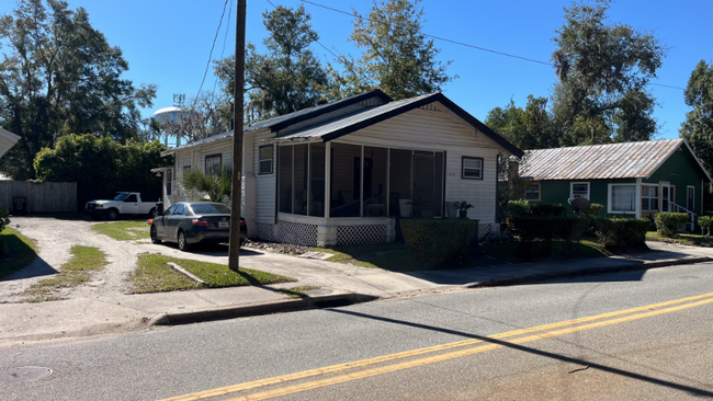 1029 NW 7th Ave in Gainesville, FL - Foto de edificio - Building Photo