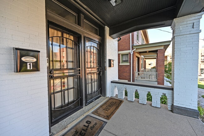1415 Locust St, Unit #1 in Cincinnati, OH - Building Photo - Building Photo