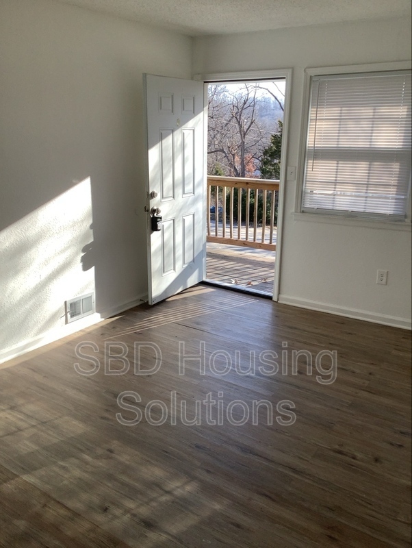 407 S Forest Ave in Sugar Creek, MO - Foto de edificio - Building Photo