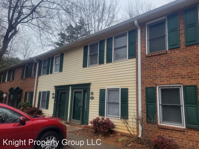 5909 King Charles Ct in Clemmons, NC - Foto de edificio - Building Photo