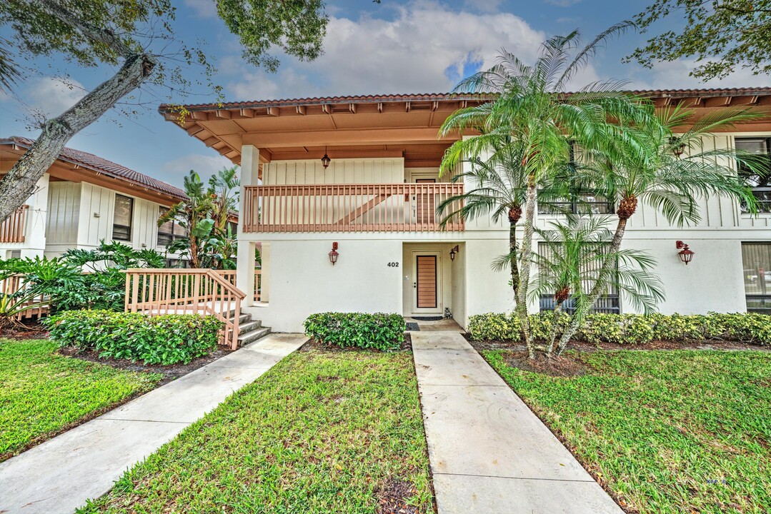 402 Brackenwood Ln S in Palm Beach Gardens, FL - Foto de edificio