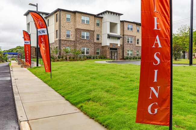 Brentwood Commons in Atlanta, GA - Foto de edificio - Building Photo