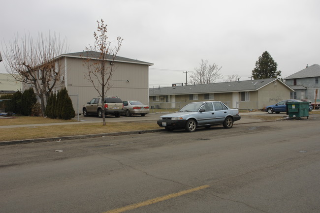 108-112 E Beech St in Yakima, WA - Foto de edificio - Building Photo