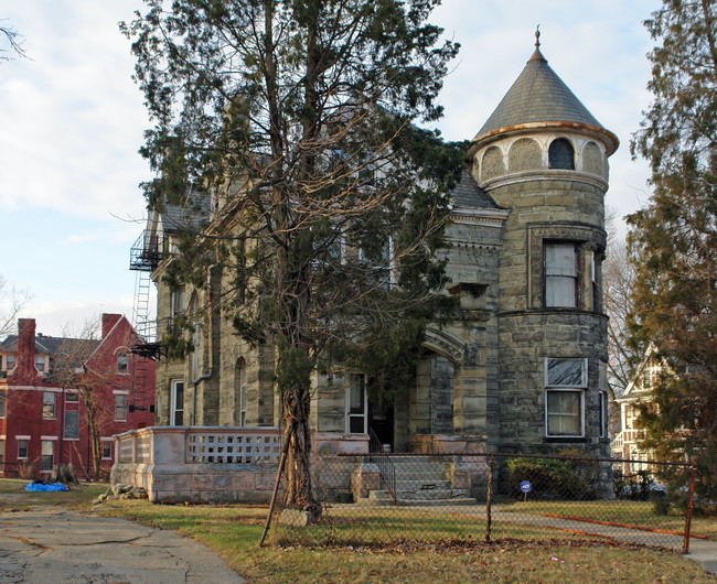 835 Beecher St in Cincinnati, OH - Building Photo - Building Photo