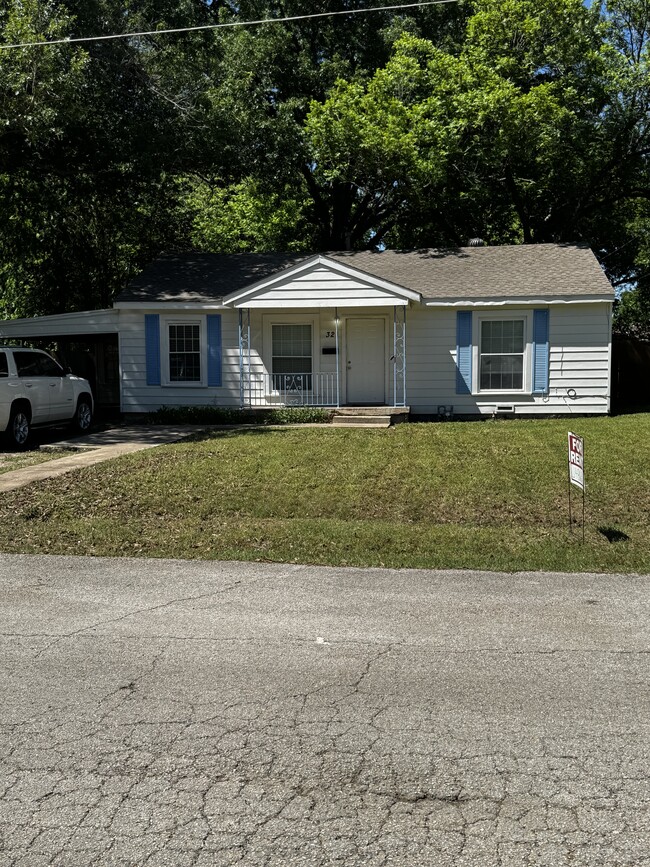321 Alexander St in Lancaster, TX - Building Photo - Building Photo