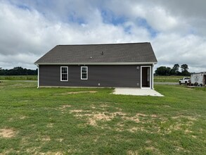 1359 Benson Hardee Rd in Benson, NC - Building Photo - Building Photo