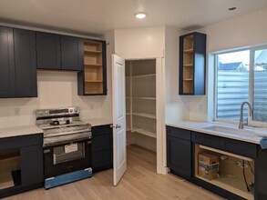 1595 S 300 W in Spanish Fork, UT - Foto de edificio - Building Photo