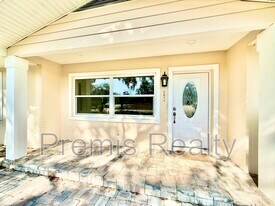 2014 Pinehurst Dr in Clearwater, FL - Building Photo