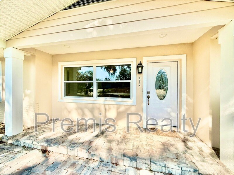 2014 Pinehurst Dr in Clearwater, FL - Building Photo