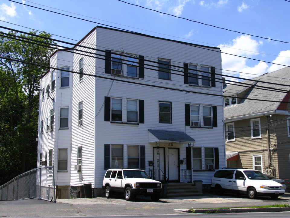 507-509 Main St in Stoneham, MA - Building Photo