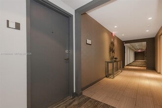 5300 Paseo Blvd in Doral, FL - Building Photo - Building Photo