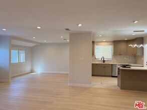 14843 Morrison St in Los Angeles, CA - Building Photo - Building Photo