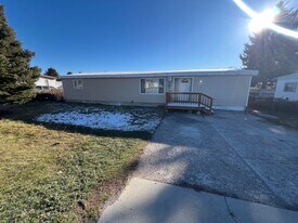 517 E Chubbuck Rd in Pocatello, ID - Building Photo
