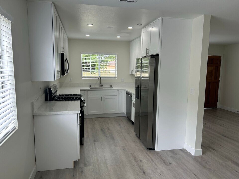 5382 Delong St in Cypress, CA - Building Photo