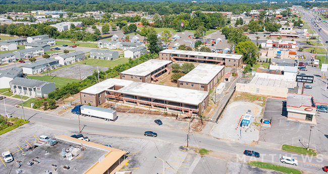 Continental Apartments in Huntsville, AL - Building Photo - Building Photo