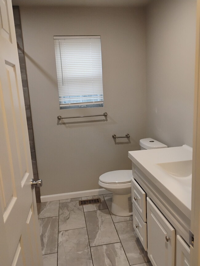 226 Elmwood Ave, Unit Unit B in Woodlyn, PA - Building Photo - Building Photo