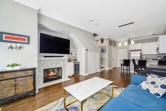 925 N Howe St in Chicago, IL - Building Photo - Building Photo