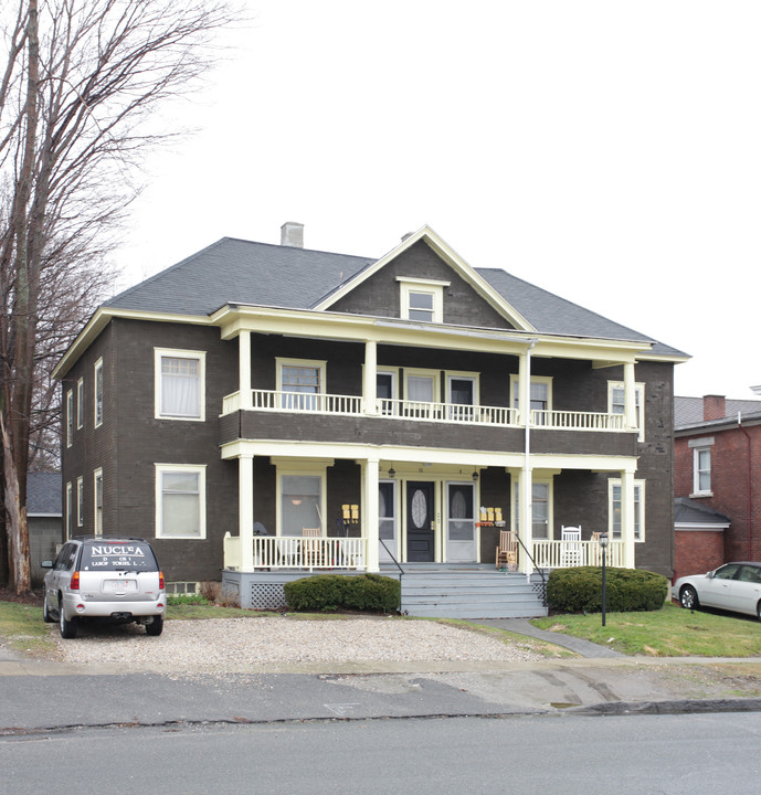 8-12 Stratford Ave in Pittsfield, MA - Foto de edificio