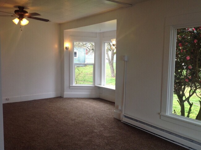 153 E Maple St in Sequim, WA - Building Photo - Building Photo