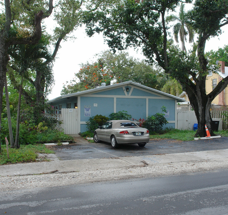 804-808 Middle St in Fort Lauderdale, FL - Building Photo