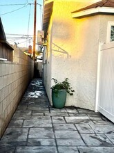 617 Mott St in San Fernando, CA - Building Photo - Building Photo