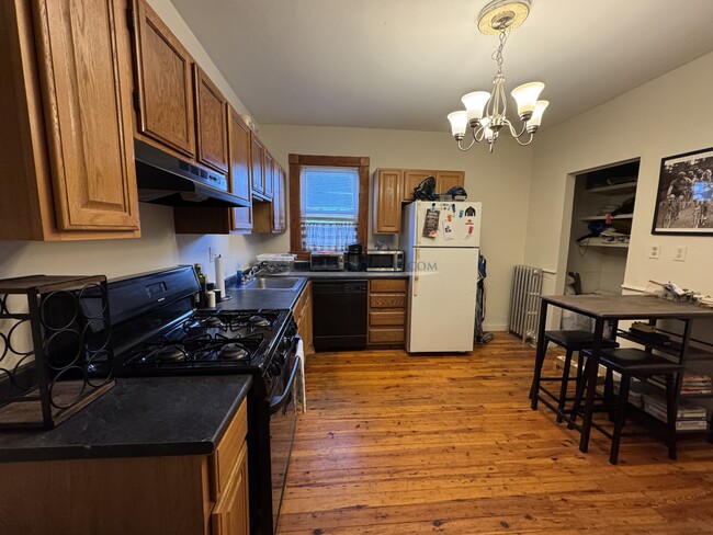 366 Crescent St, Unit 2