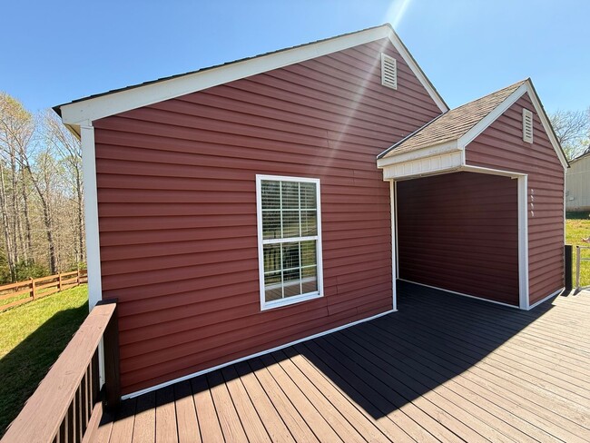 3427 Old US 421 Hwy E in Yadkinville, NC - Building Photo - Building Photo