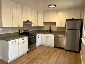 Grand at SoHay (Dixon FKA Foothill Townhomes) in Hayward, CA - Foto de edificio - Building Photo