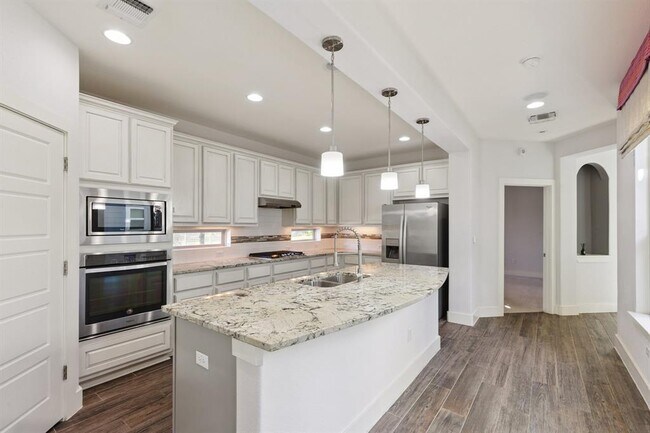 6000 Baythorne Dr in Austin, TX - Foto de edificio - Building Photo