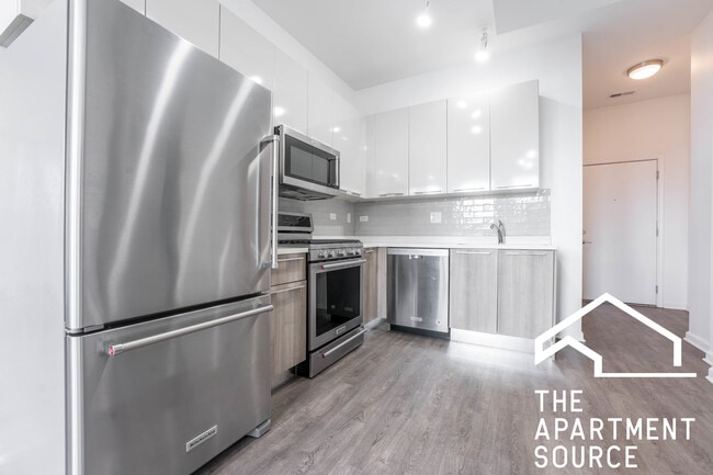 930 W Dakin St, Unit 205
