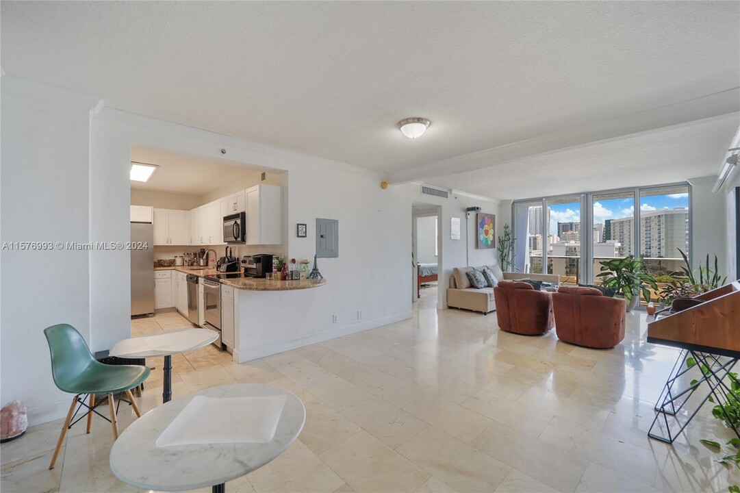 401 69th St, Unit 812 in Miami, FL - Building Photo