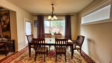 14600 19th Ave W in Lynnwood, WA - Foto de edificio - Building Photo