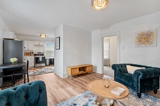 215 Center Ave in Bellevue, PA - Foto de edificio - Building Photo