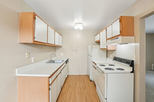 Plymouth House Apartments in Plymouth, MI - Building Photo