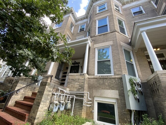 3021 15th St NW, Unit 1 in Washington, DC - Building Photo - Building Photo